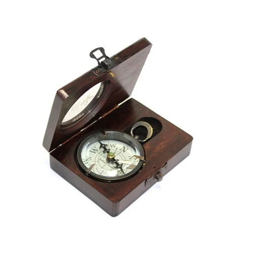 Ahşap Kutulu Üzeri Desenli Pirinç Pusula ürün görseli