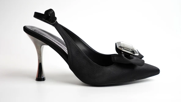 Saten Siyah Taş Detaylı Topuklu Ayakkabı