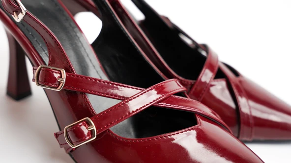 Assortie Bordo Rugan İnce Topuklu Kadın Ayakkabı – Çapraz Tokalı & Sivri Burun - 3