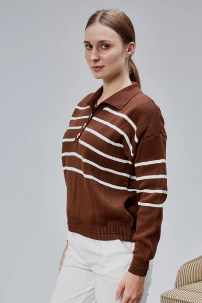 Kadın Polo Yaka Oversize Çizgili 4 Düğmeli Triko Kazak Kahverengi - Resim 7