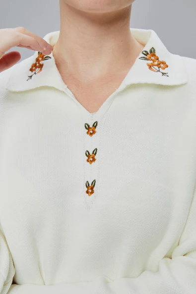 Kadın Polo Yaka Oversize Çiçek Nakışlı Triko Kazak Ekru - Resim 6