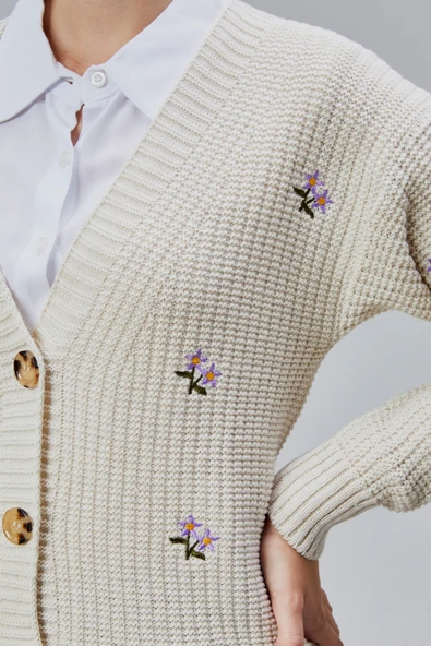 Lugmo Kadın Triko Hırka Çiçek Nakışlı Standart Beden Ten - Resim 4