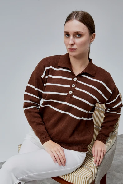 Kadın Polo Yaka Oversize Çizgili 4 Düğmeli Triko Kazak Kahverengi - Resim 2