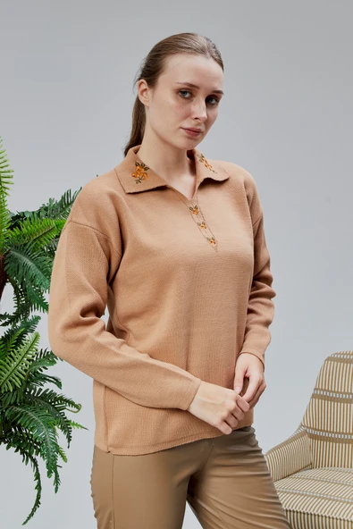 Kadın Polo Yaka Oversize Çiçek Nakışlı Triko Kazak Vizon - 2