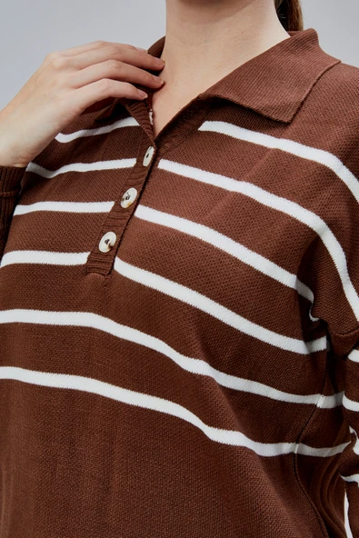 Kadın Polo Yaka Oversize Çizgili 4 Düğmeli Triko Kazak Kahverengi - Resim 9