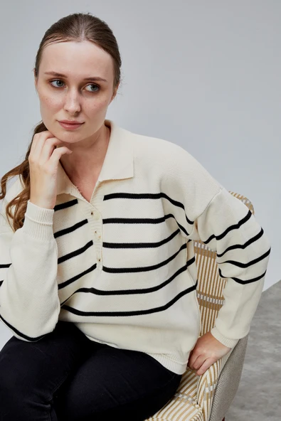 Kadın Polo Yaka Oversize Çizgili 4 Düğmeli Triko Kazak Ten Rengi - Resim 4