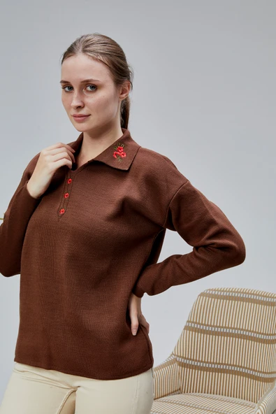 Kadın Polo Yaka Oversize Çiçek Nakışlı Triko Kazak Kahverengi - Resim 9