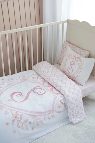 NOU Harf Serisi Ş Harfi Park Yatak Nevresim Seti ( 80 x120) - Noble Serie Pembe ürün görseli 1