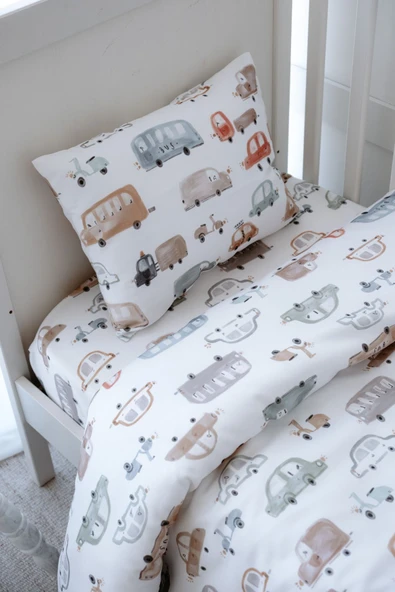 NOU Arabalar  Organik Çarşaflı Bebek Nevresim Seti (100X150 - 35x45 - 60x120) - Cars