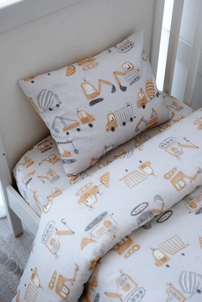 NOU İş Makinalı  Organik Çarşaflı Bebek Nevresim Seti (100X150 - 35x45 - 60x120) - Truck Attack