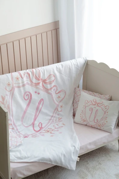 NOU Harf Serisi Ü Harfi Bebek Boy Nevresim Seti ( 100x150) - Noble Serie Pembe - 3
