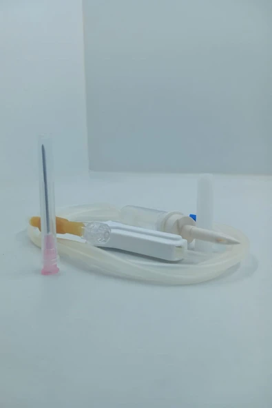 BERİKA 18g LL İnfüzyon - Serum Seti Solüsyon Filtreli Hava Yollu (25 adet) - 2