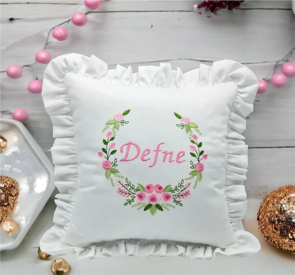 İsimli  Rococo Laruel Desenli Takı Yastığı Pembe işlemeli Fırfırlı Beyaz 40x40 cm - 3