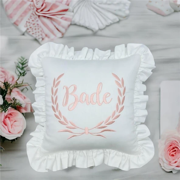 Kişiye Özel Nakışlı  Laruel Desenli Fırfırlı Doğum Yastığı Beyaz- Pudra Pembe - 2