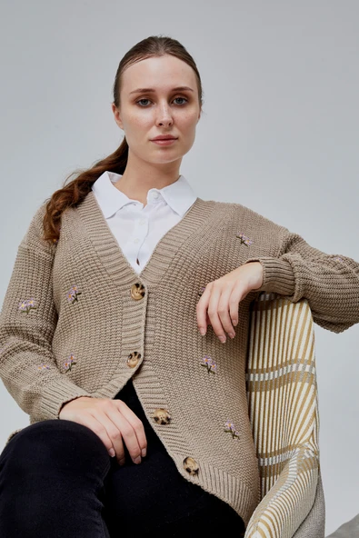 Lugmo Kadın Triko Hırka Çiçek Nakışlı Standart Beden Vizon - Resim 7