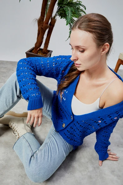 Lugmo Kadın Triko Hırka Çiçek Nakışlı Delikli Standart Beden Saks Mavi - Resim 6