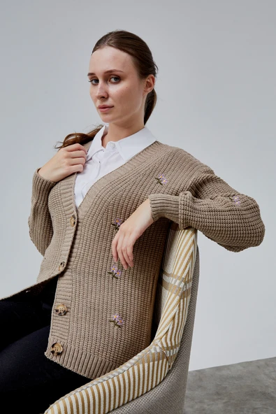 Lugmo Kadın Triko Hırka Çiçek Nakışlı Standart Beden Vizon - Resim 5