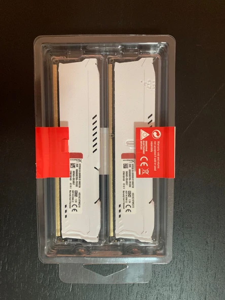 Kingston HyperX HX318C10FWK2/16 16GB DDR3 1600 MHz  PC Bellek - 4