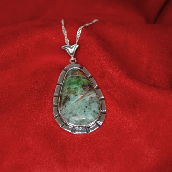 Göknur Gümüş Çerçeve Zümrüt Kadın Kolye ürün görseli 1