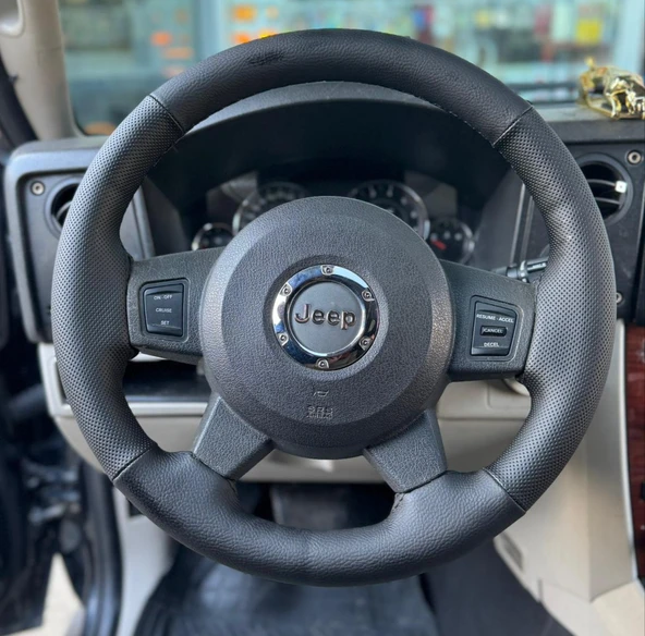 DİKİŞLİ DİREKSİYON KILIFI SİYAH / NOKTALI DERİ SİYAH DİKİŞLİ JEEP FOTODAKİ DİREKSİYON İÇİN ürün görseli