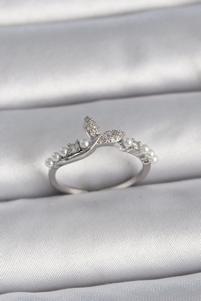 Pirinç Gümüş Renk Ayarlanabilir Zirkon Taşlı Balık Kuyruğu İnci Detay Model Kadın Yüzük ürün görseli