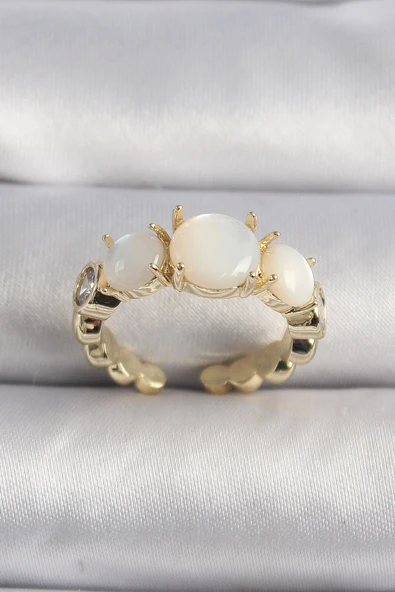 Pirinç Gold Renk Zirkon Taş Detaylı Beyaz Sedefli VIP Seri Kadın Yüzük ürün görseli