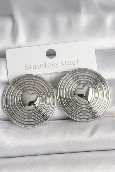 Pirinç Gümüş Renk Kalp İşlemeli Daire Plaka Model Kadın Küpe ürün görseli