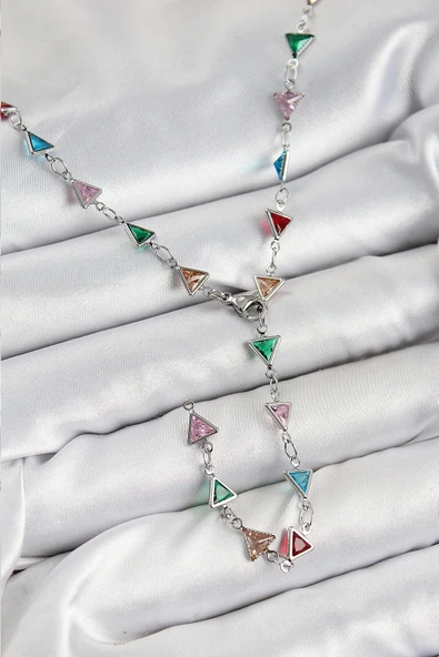 Pirinç Renkli Zirkon Taşlı Üçgen Model Gümüş Renk Kadın Y Kolye ürün görseli