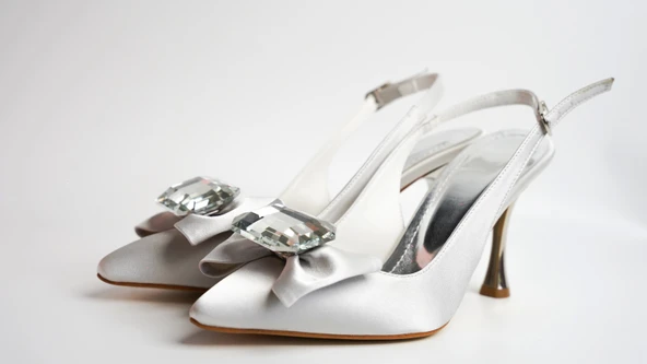 Assortie Gümüş Saten Taş Detaylı Fiyonklu İnce Topuklu Ayakkabı - 4