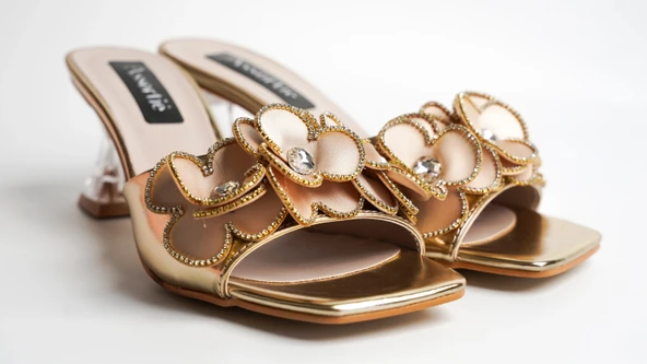 Assortie Altın Renk Taş Detaylı Çiçek Motifli Topuklu Terlik - 2