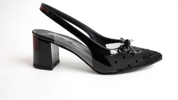 Assortie Siyah Puantiyeli Rugan Detaylı Topuklu Slingback Ayakkabı
