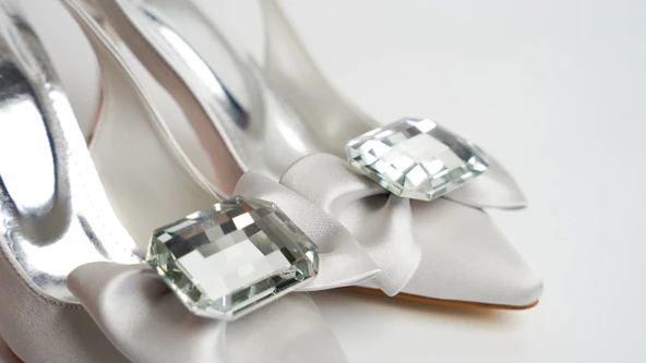 Assortie Gümüş Saten Taş Detaylı Fiyonklu İnce Topuklu Ayakkabı - 3