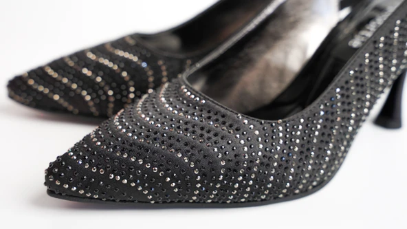 Assortie Siyah Taş Detaylı İnce Topuklu Slingback Kadın Ayakkabı - 3