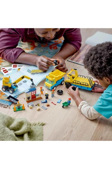LEGO ®  City İnşaat Kamyonları ve Yıkım Gülleli Vinç 60391 - 1