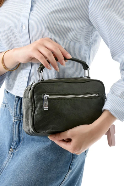 571 collections İki Fonksiyonlu Metal Basmalı Suni Deri Omuz, El Çantası Yeşil (Model: 571-13-17H) - Resim 2