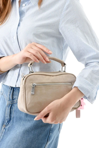 571 collections İki Fonksiyonlu Metal Basmalı Suni Deri Omuz, El Çantası Vizon (Model: 571-13-17H) - Resim 2