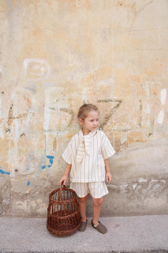 Haki Çizgili Yaka Bağlamalı Alt Üst Takım ürün görseli