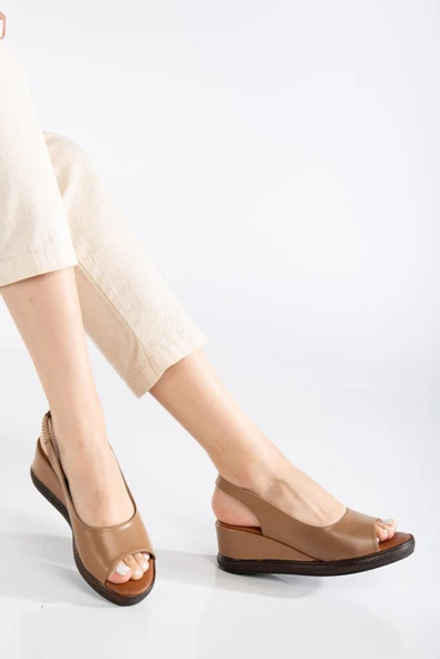 Kadın Dolgu Topuklu Ayakkabı Vizon Yan Kapalı Burun Açık ürün görseli