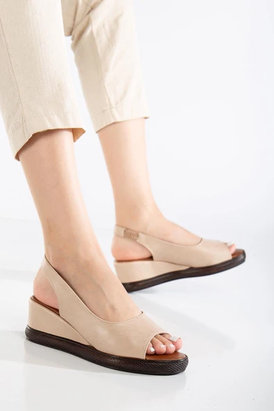 Kadın Dolgu Topuklu Ayakkabı Bej Yan Kapalı Burun Açık ürün görseli