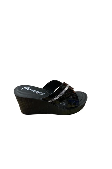 Mimoza Kadın Dolgu Topuk Taşlı Rugan Terlik ürün görseli