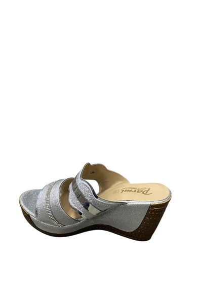 PARMİ Kadın Dolgu Topuk Simli Taşlı Terlik - Resim 8