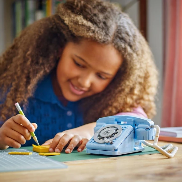 ® Creator 3'ü 1 Arada Retro Telefon - 8+ Çocuklar Için 1980'LER Veya 2000'LER Modeli Yaratıcı Oyuncak Seti (383 Parça) - Resim 7