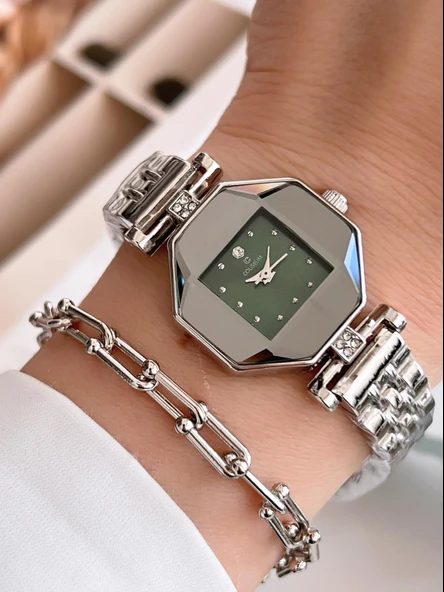 Coliseum Özel Tasarım Vintage Seri Aynalı Kasa Kadın Kol Saati+Bileklik Hediyeli CL8645.A03 ürün görseli