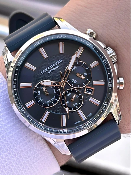 Lee Cooper Silikon Kordon İç Fonksiyonları Aktif 5 Atm Suya Dayanıklı Erkek Kol Saati ELC.08170.366 ürün görseli