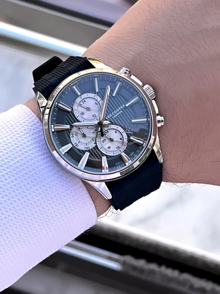 Lee Cooper Silikon Kordon İç Fonksiyonları Aktif 5 Atm Suya Dayanıklı Erkek Kol Saati ELC.08183.361 - 2