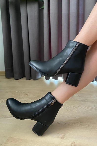 Kadın Trend Siyah Cilt Yandan Taşlı ( 6 cm ) Topuklu Oval Burun Bot - 5