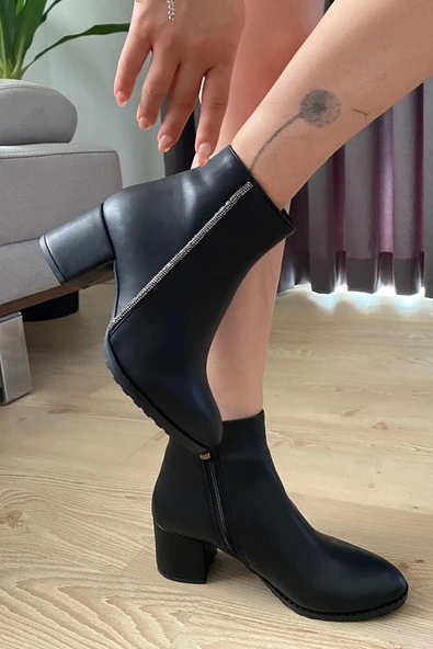 Kadın Trend Siyah Cilt Yandan Taşlı ( 6 cm ) Topuklu Oval Burun Bot - 3