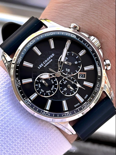 Lee Cooper Silikon Kordon İç Fonksiyonları Aktif 5 Atm Suya Dayanıklı Erkek Kol Saati ELC.08170.351 ürün görseli