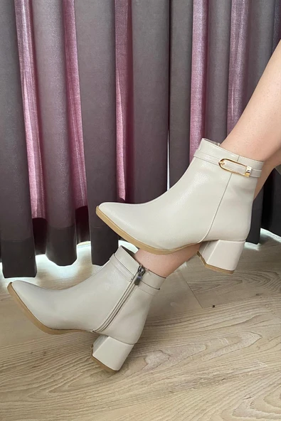 Kadın York Krem Cilt İnce Tokalı ( 6 cm ) Topuklu Sivri Burun Bot - 5