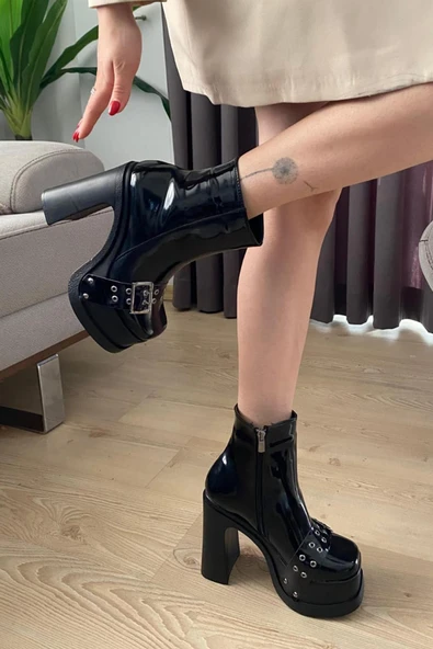 Kadın Sidney Siyah Rugan Tokalı 12 cm Platform Topuklu Fermuarlı Bot
